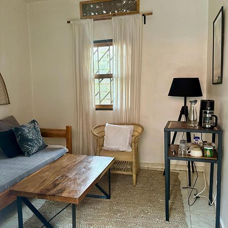 Jinja BaseCamp Bed & Breakfast Bagian luar foto