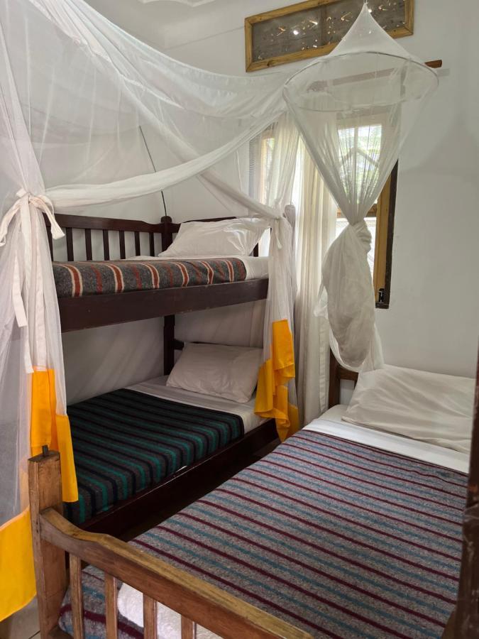 Jinja BaseCamp Bed & Breakfast Bagian luar foto