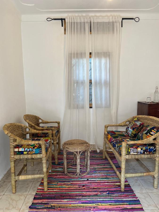 Jinja BaseCamp Bed & Breakfast Bagian luar foto