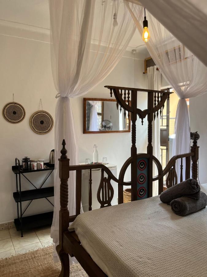 Jinja BaseCamp Bed & Breakfast Bagian luar foto