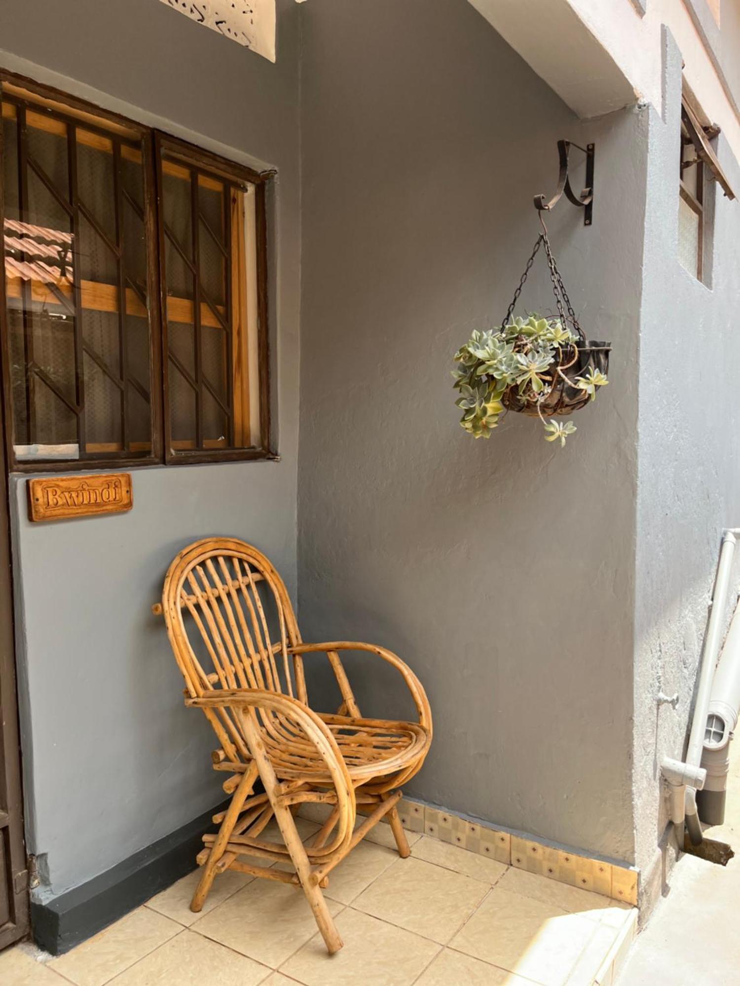 Jinja BaseCamp Bed & Breakfast Bagian luar foto