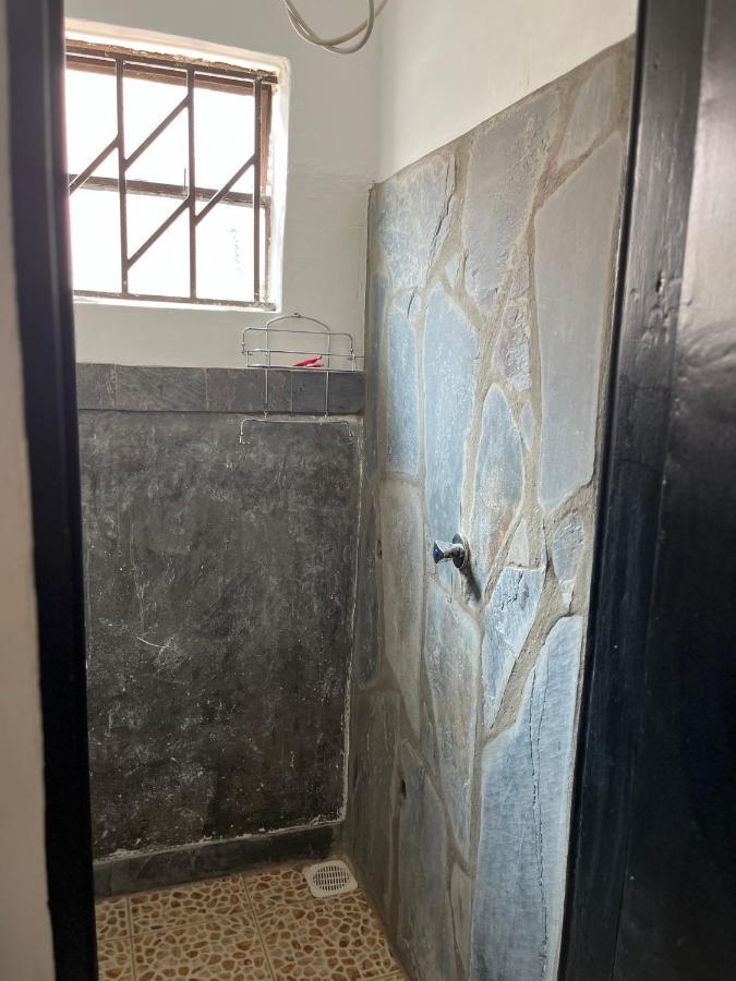 Jinja BaseCamp Bed & Breakfast Bagian luar foto