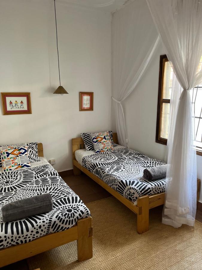 Jinja BaseCamp Bed & Breakfast Bagian luar foto