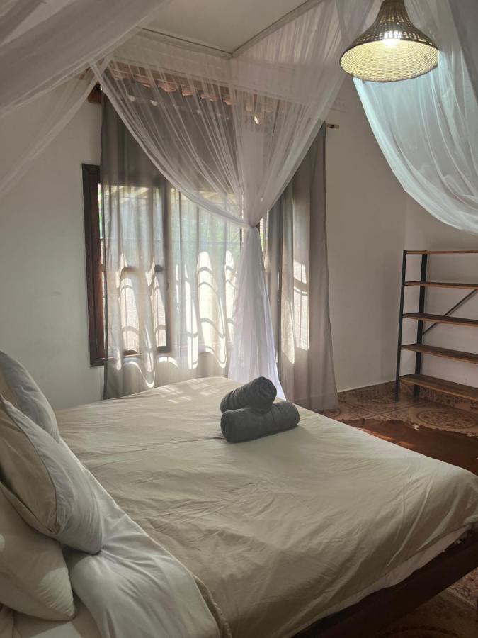 Jinja BaseCamp Bed & Breakfast Bagian luar foto