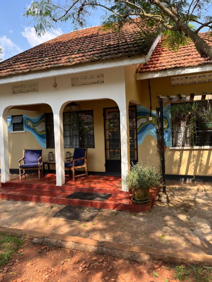 Jinja BaseCamp Bed & Breakfast Bagian luar foto