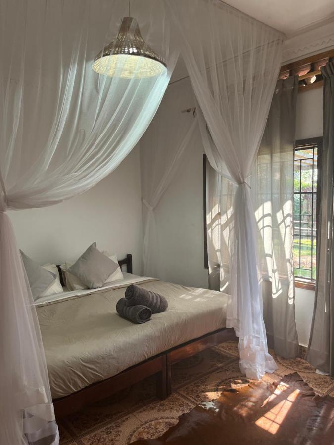 Jinja BaseCamp Bed & Breakfast Bagian luar foto