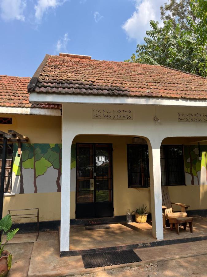 Jinja BaseCamp Bed & Breakfast Bagian luar foto