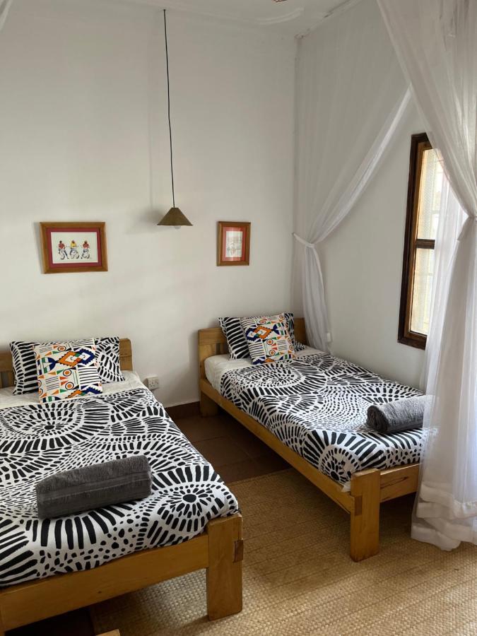 Jinja BaseCamp Bed & Breakfast Bagian luar foto