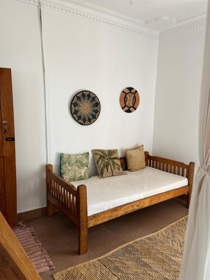 Jinja BaseCamp Bed & Breakfast Bagian luar foto