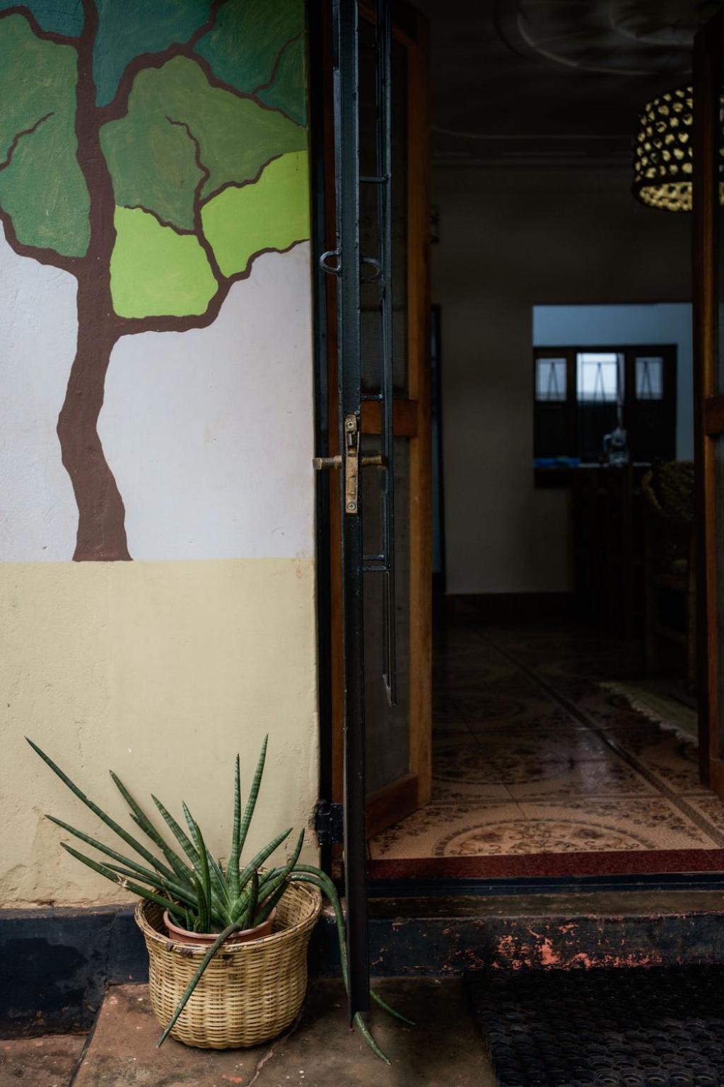 Jinja BaseCamp Bed & Breakfast Bagian luar foto
