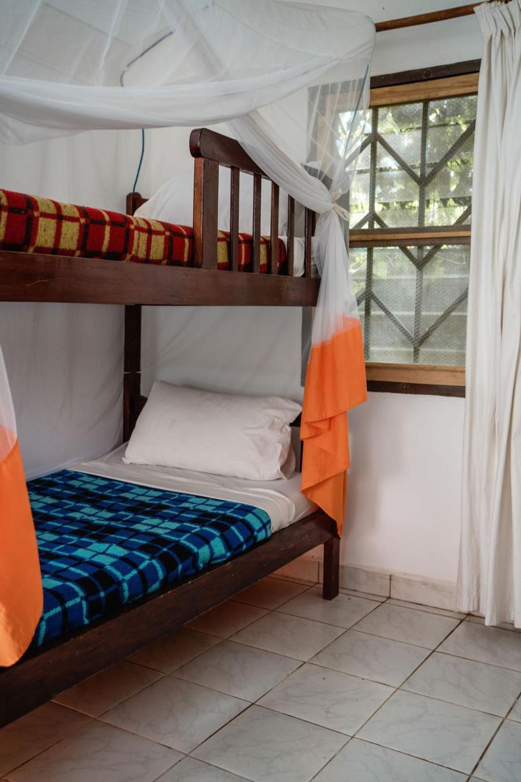Jinja BaseCamp Bed & Breakfast Bagian luar foto
