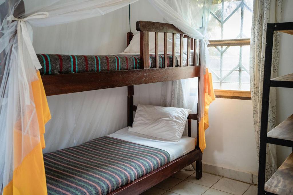 Jinja BaseCamp Bed & Breakfast Bagian luar foto