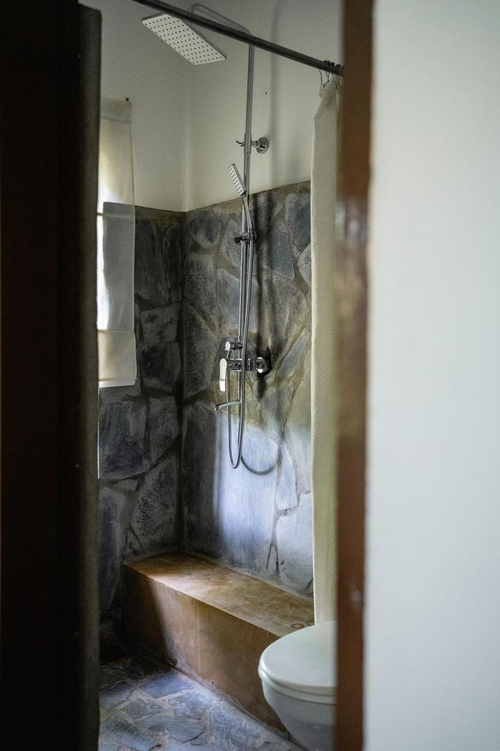 Jinja BaseCamp Bed & Breakfast Bagian luar foto