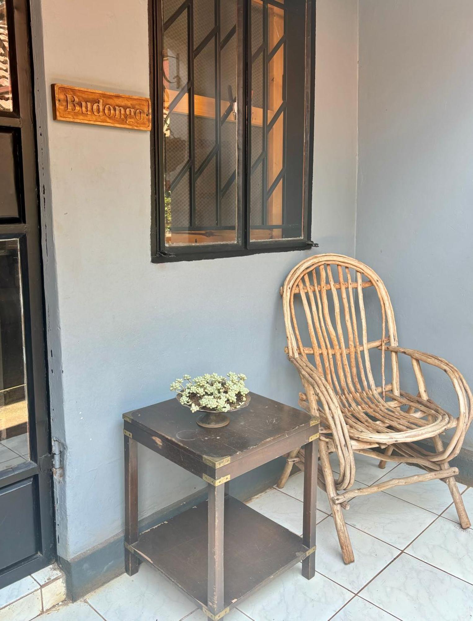 Jinja BaseCamp Bed & Breakfast Bagian luar foto